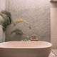 Bañarte en agua caliente con una temperatura de entre 40 y 43 grados antes de dormir te ayudará a quedarte dormido más rápido y obtener un mejor sueño.